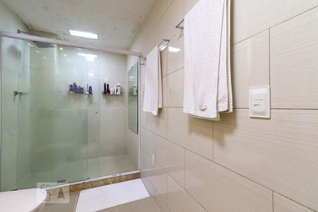 Apartamento à venda com 360m², 5 quartos e 3 vagas Apartamento à venda com 360m², 5 quartos e 3 vagasBanheiro da Suíte 4