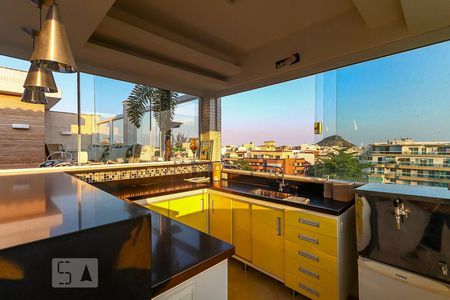 Apartamento à venda com 360m², 5 quartos e 3 vagas Apartamento à venda com 360m², 5 quartos e 3 vagasVaranda gourmet