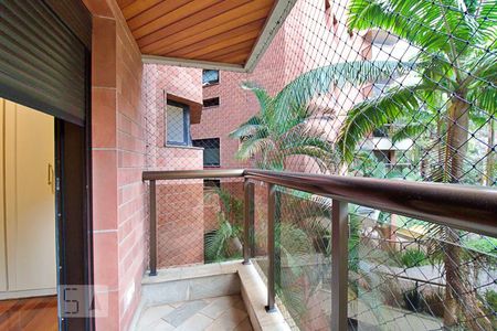 Apartamento à venda com 280m², 3 quartos e 4 vagas Apartamento à venda com 280m², 3 quartos e 4 vagasVaranda 2 da Suíte Master