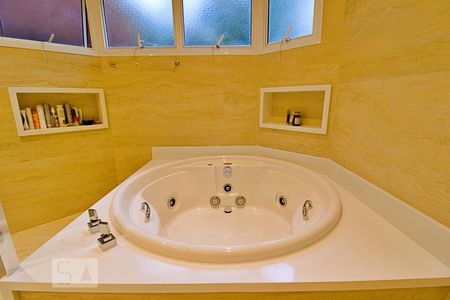 Apartamento à venda com 280m², 3 quartos e 4 vagas Apartamento à venda com 280m², 3 quartos e 4 vagasBanheiro 2 da Suíte Master