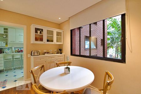 Apartamento à venda com 280m², 3 quartos e 4 vagas Apartamento à venda com 280m², 3 quartos e 4 vagasCopa