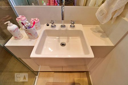 Apartamento à venda com 280m², 3 quartos e 4 vagas Apartamento à venda com 280m², 3 quartos e 4 vagasBanheiro da Suíte 3