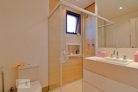 Apartamento à venda com 280m², 3 quartos e 4 vagas Apartamento à venda com 280m², 3 quartos e 4 vagasBanheiro da Suíte 2