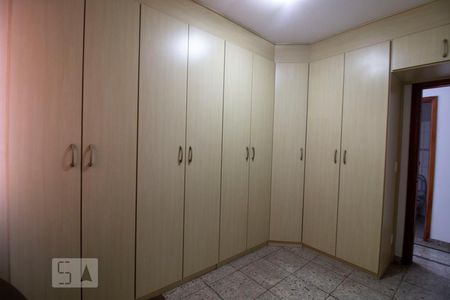 Apartamento à venda com 193m², 4 quartos e 2 vagasQuarto 1 - Armários