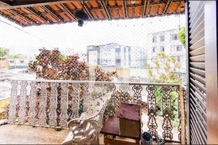 Casa à venda com 280m², 5 quartos e 7 vagas Casa à venda com 280m², 5 quartos e 7 vagasVaranda