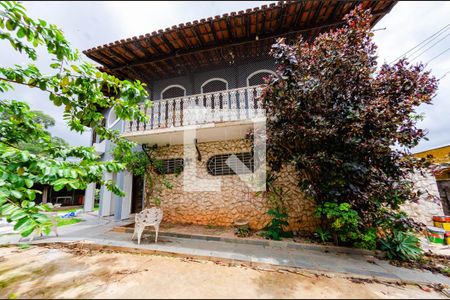 Casa à venda com 280m², 5 quartos e 7 vagas Casa à venda com 280m², 5 quartos e 7 vagasÁrea externa