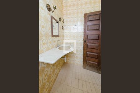 Casa à venda com 280m², 5 quartos e 7 vagas Casa à venda com 280m², 5 quartos e 7 vagasBanheiro suíte