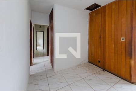 Casa à venda com 280m², 5 quartos e 7 vagas Casa à venda com 280m², 5 quartos e 7 vagasCorredor