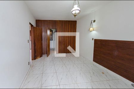 Casa à venda com 280m², 5 quartos e 7 vagas Casa à venda com 280m², 5 quartos e 7 vagasSuíte