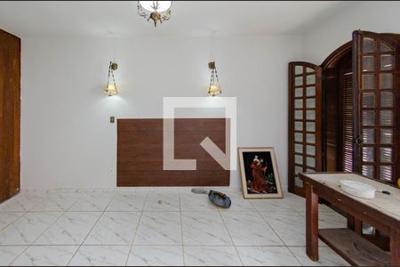 Casa à venda com 280m², 5 quartos e 7 vagas Casa à venda com 280m², 5 quartos e 7 vagasSuíte