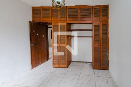 Casa à venda com 280m², 5 quartos e 7 vagas Casa à venda com 280m², 5 quartos e 7 vagasQuarto 2