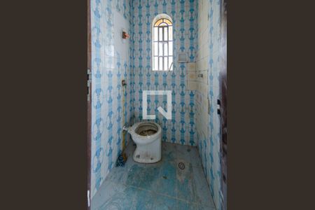 Casa à venda com 280m², 5 quartos e 7 vagas Casa à venda com 280m², 5 quartos e 7 vagasBanheiro de serviço