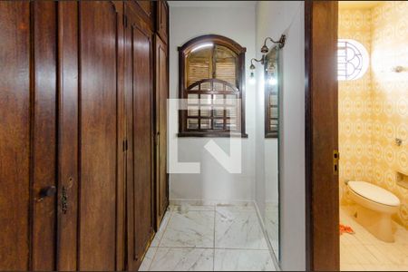 Casa à venda com 280m², 5 quartos e 7 vagas Casa à venda com 280m², 5 quartos e 7 vagasCloset