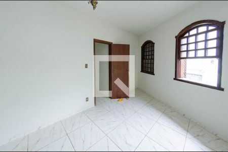 Casa à venda com 280m², 5 quartos e 7 vagas Casa à venda com 280m², 5 quartos e 7 vagasQuarto 1