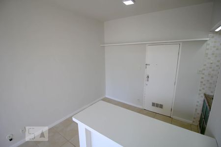 Quarto de kitnet/studio à venda com 1 quarto, 25m² em Laranjeiras, Rio de Janeiro