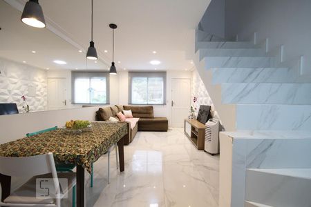 Sala de casa para alugar com 4 quartos, 115m² em Vila Caraguatá, São Paulo