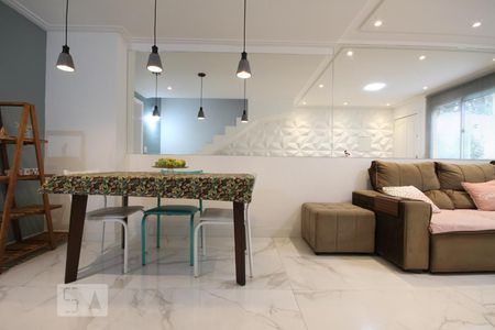 Sala de casa para alugar com 4 quartos, 115m² em Vila Caraguatá, São Paulo