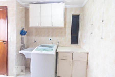 Apartamento à venda com 133m², 3 quartos e 3 vagas Apartamento à venda com 133m², 3 quartos e 3 vagasÁrea de Serviço