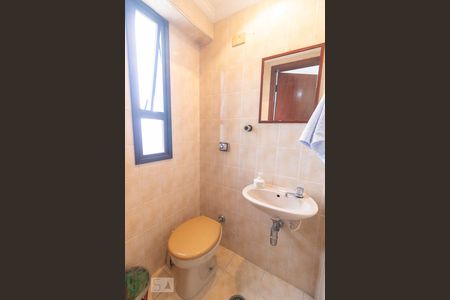 Apartamento à venda com 133m², 3 quartos e 3 vagas Apartamento à venda com 133m², 3 quartos e 3 vagasBanheiro de Serviço