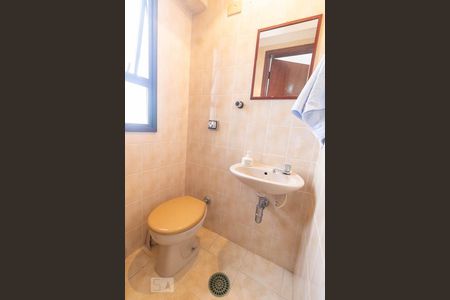 Apartamento à venda com 133m², 3 quartos e 3 vagas Apartamento à venda com 133m², 3 quartos e 3 vagasBanheiro de Serviço