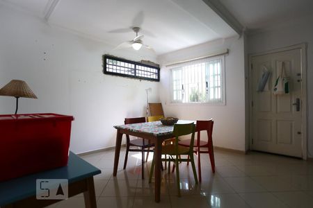 Casa de condomínio à venda com 90m², 3 quartos e 2 vagasSala