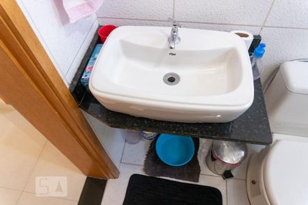 Apartamento à venda com 47m², 2 quartos e 1 vaga Apartamento à venda com 47m², 2 quartos e 1 vagaBanheiro pia