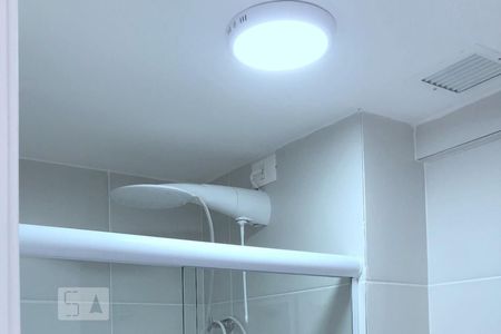 Banheiro de kitnet/studio para alugar com 0 quarto, 28m² em Sé, São Paulo