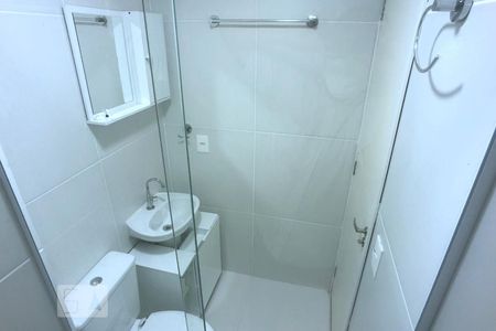 Banheiro de kitnet/studio para alugar com 0 quarto, 28m² em Sé, São Paulo