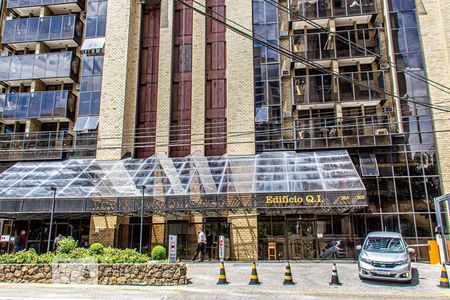 Studio para alugar com 32m², 1 quarto e 1 vaga Studio para alugar com 32m², 1 quarto e 1 vagaFachada