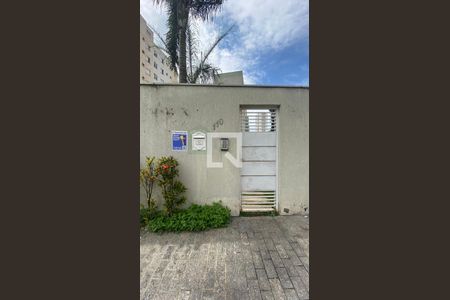Casa de condomínio à venda com 167m², 3 quartos e 2 vagas Casa de condomínio à venda com 167m², 3 quartos e 2 vagasFachada