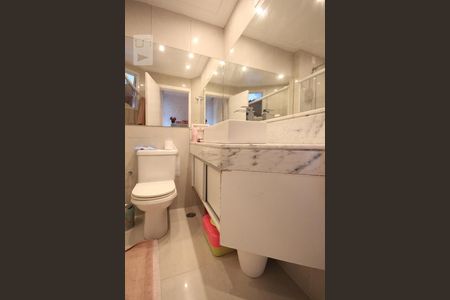 Apartamento à venda com 257m², 3 quartos e 4 vagasBanheiro da Suíte 2