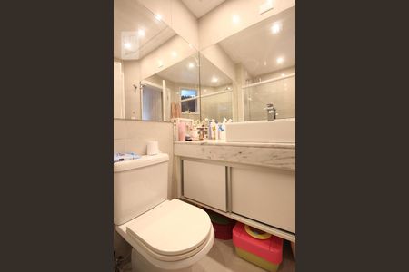 Apartamento à venda com 257m², 3 quartos e 4 vagasBanheiro da Suíte 2