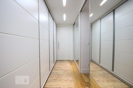 Apartamento à venda com 257m², 3 quartos e 4 vagasSuíte  3   (Closet)
