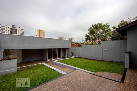 Casa à venda com 200m², 3 quartos e 4 vagas Casa à venda com 200m², 3 quartos e 4 vagasPátio