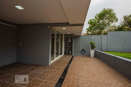 Casa à venda com 200m², 3 quartos e 4 vagas Casa à venda com 200m², 3 quartos e 4 vagasPátio