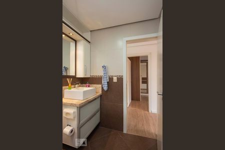 Casa à venda com 200m², 3 quartos e 4 vagas Casa à venda com 200m², 3 quartos e 4 vagasBanheiro 2