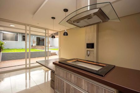 Casa à venda com 200m², 3 quartos e 4 vagas Casa à venda com 200m², 3 quartos e 4 vagasCozinha