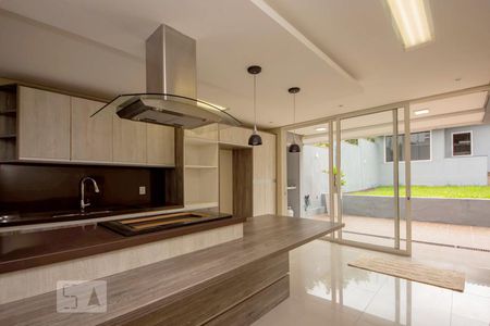 Casa à venda com 200m², 3 quartos e 4 vagas Casa à venda com 200m², 3 quartos e 4 vagasCozinha