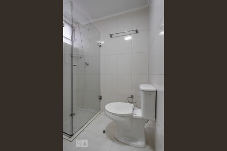 Banheiro de apartamento para alugar com 1 quarto, 45m² em Passo da Areia, Porto Alegre