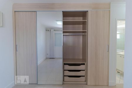 Apartamento para alugar com 70m², 2 quartos e 2 vagasSuíte - Armário