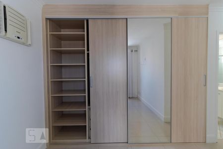 Apartamento para alugar com 70m², 2 quartos e 2 vagasSuíte - Armário