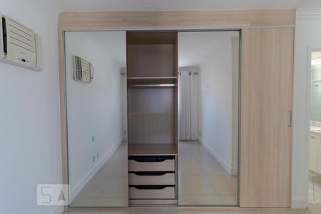 Apartamento para alugar com 70m², 2 quartos e 2 vagasSuíte - Armário