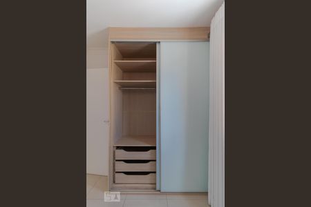 Apartamento para alugar com 70m², 2 quartos e 2 vagasQuarto - Armário 