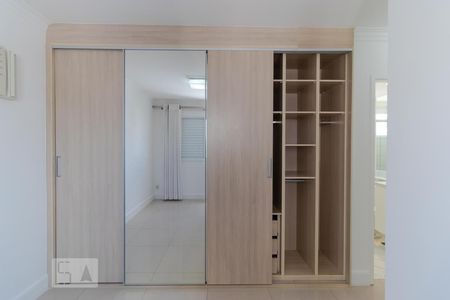 Apartamento para alugar com 70m², 2 quartos e 2 vagasSuíte - Armário
