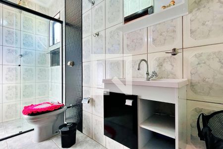 Casa à venda com 230m², 2 quartos e 5 vagas Casa à venda com 230m², 2 quartos e 5 vagasBanheiro da Suíte 1