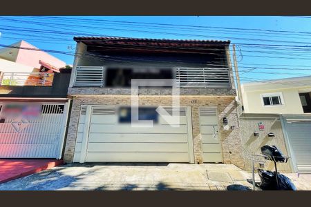 Casa à venda com 230m², 2 quartos e 5 vagas Casa à venda com 230m², 2 quartos e 5 vagasFachada