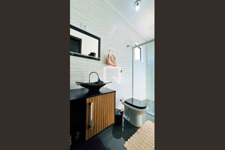 Casa à venda com 230m², 2 quartos e 5 vagas Casa à venda com 230m², 2 quartos e 5 vagasBanheiro da Suíte 2