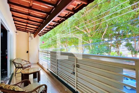 Casa à venda com 230m², 2 quartos e 5 vagas Casa à venda com 230m², 2 quartos e 5 vagasVaranda