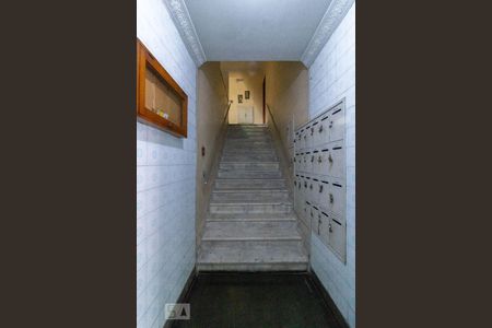 Apartamento à venda com 66m², 2 quartos e 1 vaga Apartamento à venda com 66m², 2 quartos e 1 vagaHall de Entrada da Escada