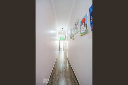 Casa à venda com 238m², 4 quartos e 2 vagas Casa à venda com 238m², 4 quartos e 2 vagasCorredor